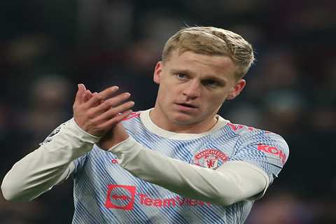 Man Utd outcast Donny van de Beek ‘rejects Newcastle loan transfer because midfielder doesn’t fancy ..