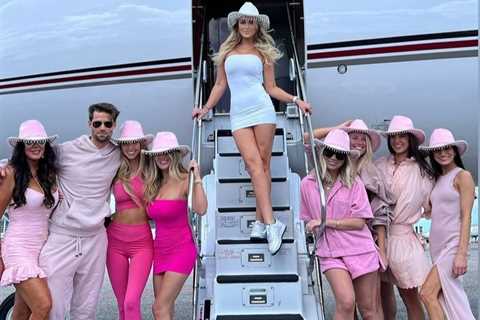 Inside Paulina Gretzky’s bachelorette party as Dustin Johnson’s fiancee sips champagne on jet to..