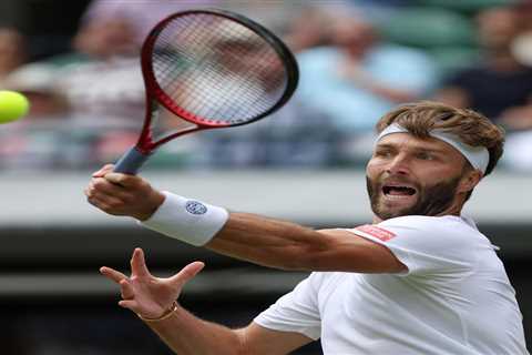 Liam Broady bows out of Wimbledon as Alex de Minaur finally sees off the Brit to move into fourth..