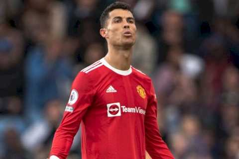 Man Utd told how to keep fans happy with Cristiano Ronaldo transfer saga