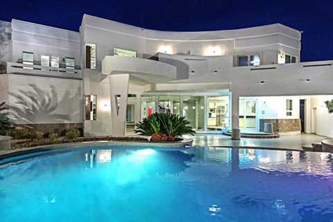 Mike Tyson’s former £1.5m Las Vegas mansion was used in The Hangover, boasts an infinity pool, two..