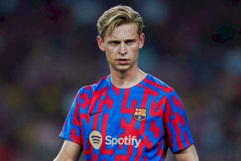 Man Utd and Chelsea ‘monitor’ De Jong’s situation; rivals also ‘love the player’, Romano reveals