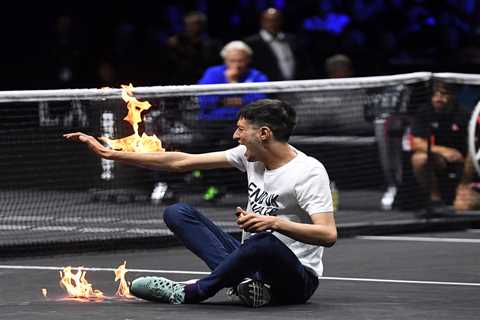 Bizarre moment idiot sets himself on FIRE before getting carried out by security at Laver Cup at O2 ..