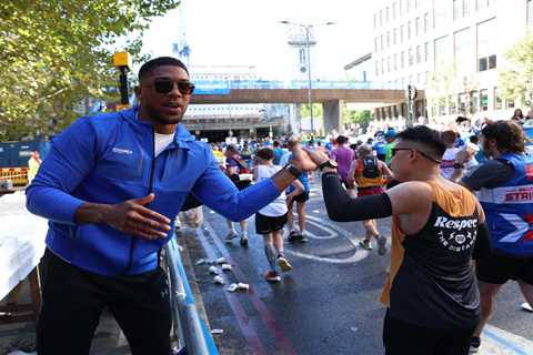 Anthony Joshua hands out drinks to stunned London Marathon runners who stop for selfies as Tyson..