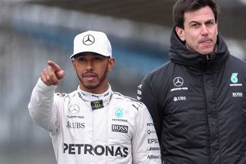 Hamilton wants to “definitely stay” at Mercedes but will he get $55 million?