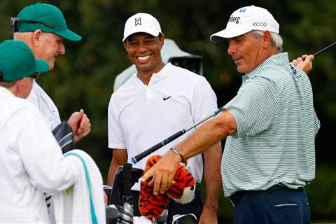 Tiger Woods gives Fred Couples grief about 1 piece of equipment