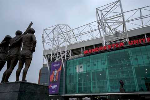 Man Utd fans slam club’s bizarre new Twitter profile picture and ask ‘wtf’