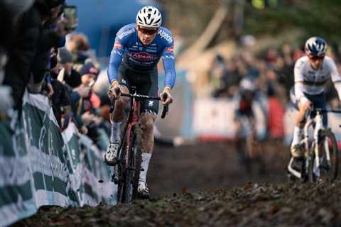 World Cup Gavere: Mathieu van der Poel blasts away in boggy battle between ‘big three’