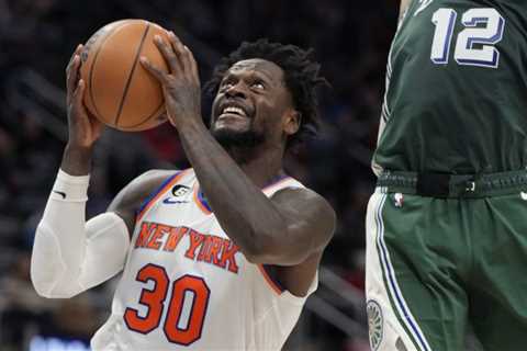 Randle’s 42 points leads Knicks to 11th straight win over Pistons