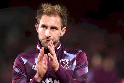 Craig Dawson signs for Wolves after three years with West Ham