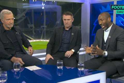 Graeme Souness shakes his head and clashes with Jimmy Floyd Hasselbaink over Man Utd