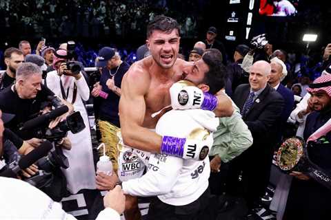 Tommy Fury floored by Jake Paul, but gets up to WIN by split decision and end Paul’s unbeaten run..