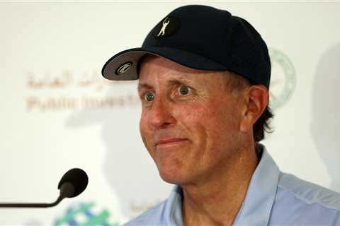 Slimmer, rejuvenated Phil Mickelson 'embarrassed' by play last year