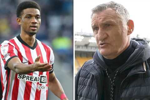 Man Utd sent bleak warning over Amad from Sunderland boss Tony Mowbray