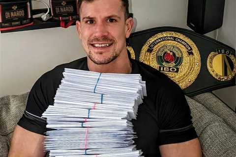 Meet the unknown super-popular British boxer who is out-selling world champions for tickets on way..