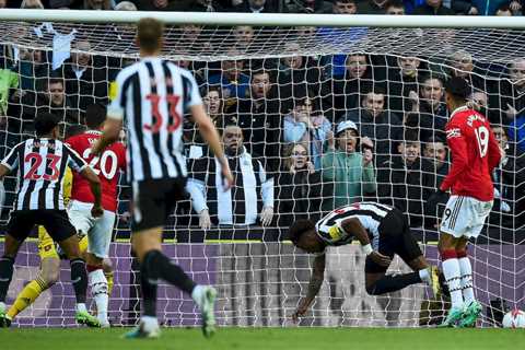 Newcastle make short work of Manchester United and climb to the podium