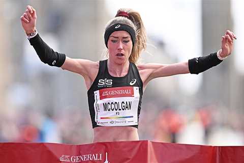 Eilish McColgan smashes British half-marathon record in Berlin