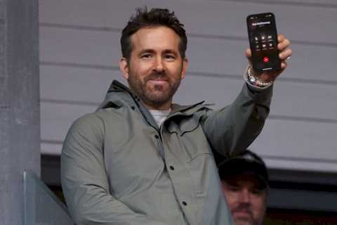 Ryan Reynolds gave typical response after Wrexham owner told to buy Man Utd from Glazers