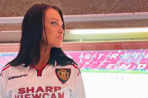 Topless Man Utd model was ‘caught in lift with Pickford and three other Everton stars’