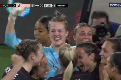 PORTLAND THORNS GOALIE SCORES A GOAL