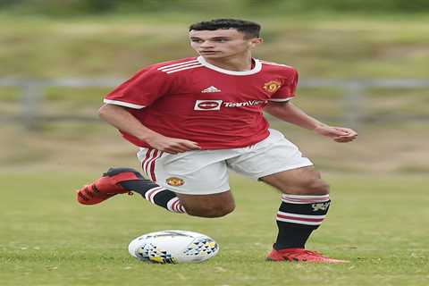 Ryan Giggs’ son Zach, 16, signs for Premier League club after leaving Man Utd as proud dad watches..