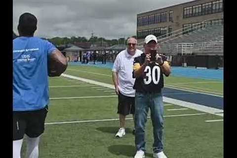 James Conner's new QB is 91 years old 👀 #shorts