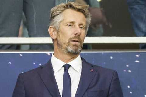 Former Man Utd Goalkeeper Van De Sar Hospitalized With Brain Bleeding