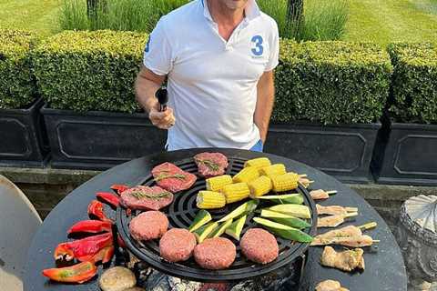 Christian Horner invites F1 drivers to lavish home for BBQ… but only half turn up after he is..