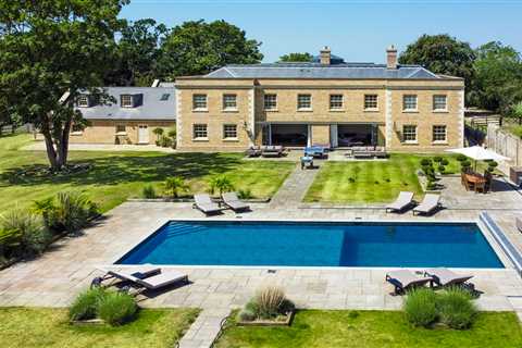 Inside Frankie Dettori’s amazing mansion that you can rent for a whopping £15,000 A MONTH