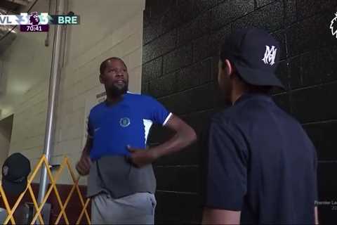 Watch Ben Chilwell hand 6ft 10in NBA star Kevin Durant a tiny Chelsea shirt as fans joke ‘he gave..