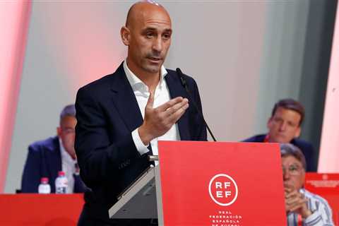 World Cup kiss row latest: Luis Rubiales doubles down after FIFA opens disciplinary proceedings |..