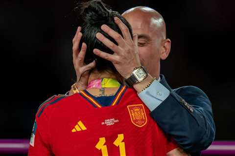 Spain’s World Cup-winning women footballers refuse to play until federation boss who kissed player..