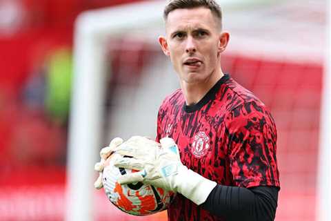 Dean Henderson joins Palace from Man United for reported potential £20M