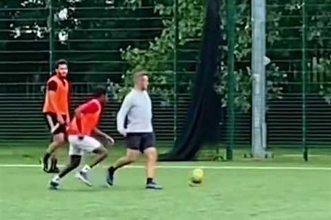 Arsenal fans urge Wilshere to come out of retirement after impressive kickabout