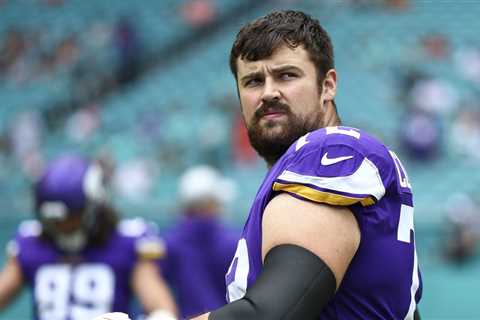 Report: Vikings trade Ezra Cleveland to Jacksonville Jaguars