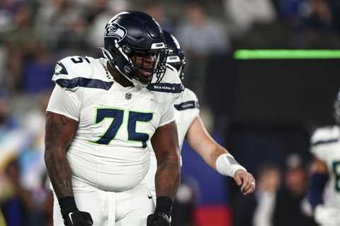 Seahawks OL Anthony Bradford, Damien Lewis sit out Thursday practice for Ravens game