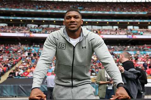 Anthony Joshua Picks Who He Wants to Win Between Tyson Fury and Usyk