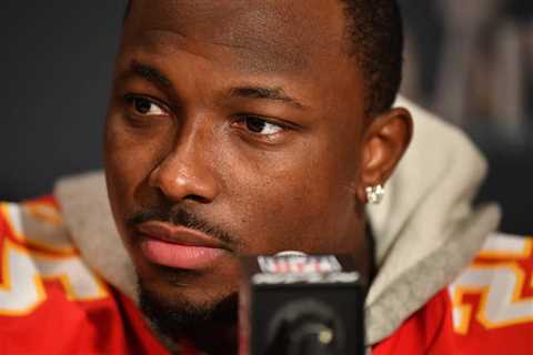 LeSean McCoy Says There Is Pressure On 1 AFC QB This Weekend