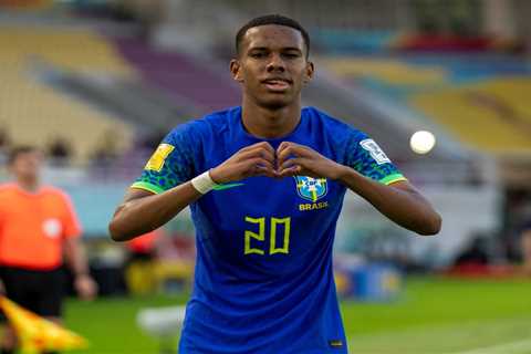 Chelsea in Brazil to seal €60m signing of 16-year-old starlet wanted by Barcelona