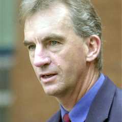 Ex-cricket captain Peter Roebuck jumped from hotel window to his death after arrest for ‘sexual..