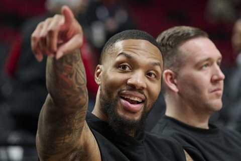 Damian Lillard Receives Raucous Standing Ovation When Announced for Trail Blazers Return