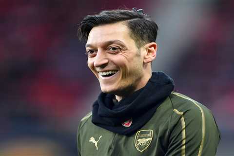 Arsenal Legend Mesut Ozil Pokes Fun at Rivals Over Blue Card, Suggests They 'Play with Six Players'