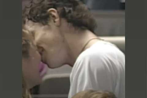 Andy Murray Apologises to Wife for Awkward TV Kiss