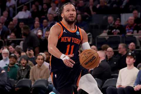 Knee Injury To Knicks’ Jalen Brunson Not Considered Serious