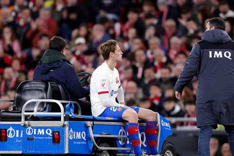 Barcelona midfielder Frenkie de Jong leaves Athletic Club on crutches after Barcelona draw