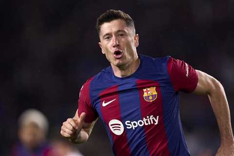 Robert Lewandowski hat-trick for Barcelona revives Pichichi hopes