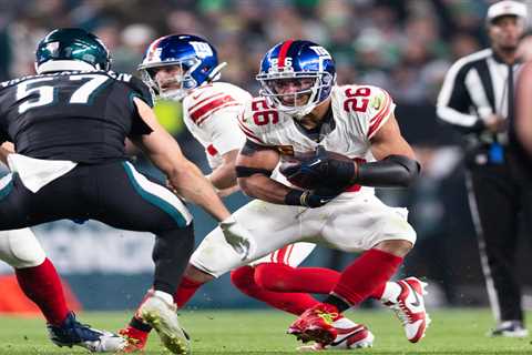 NFL slaps Giants' Saquon Barkley with big fine for simply running the ball