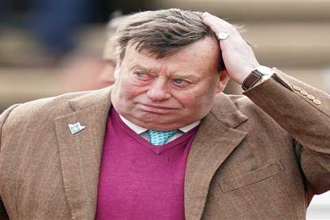 Aintree CHAOS! Punters left fuming as Henderson pulls star horses on Grand National day