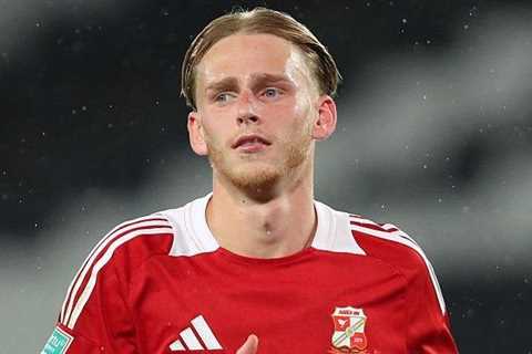 Middlesbrough Sign Villa Defender Munroe for £300,000